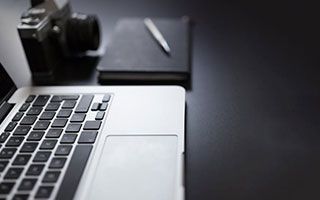 爱游戏赛事中心-主场球迷气氛是否直接影响胜率表现，球迷冲入球场会受到处理