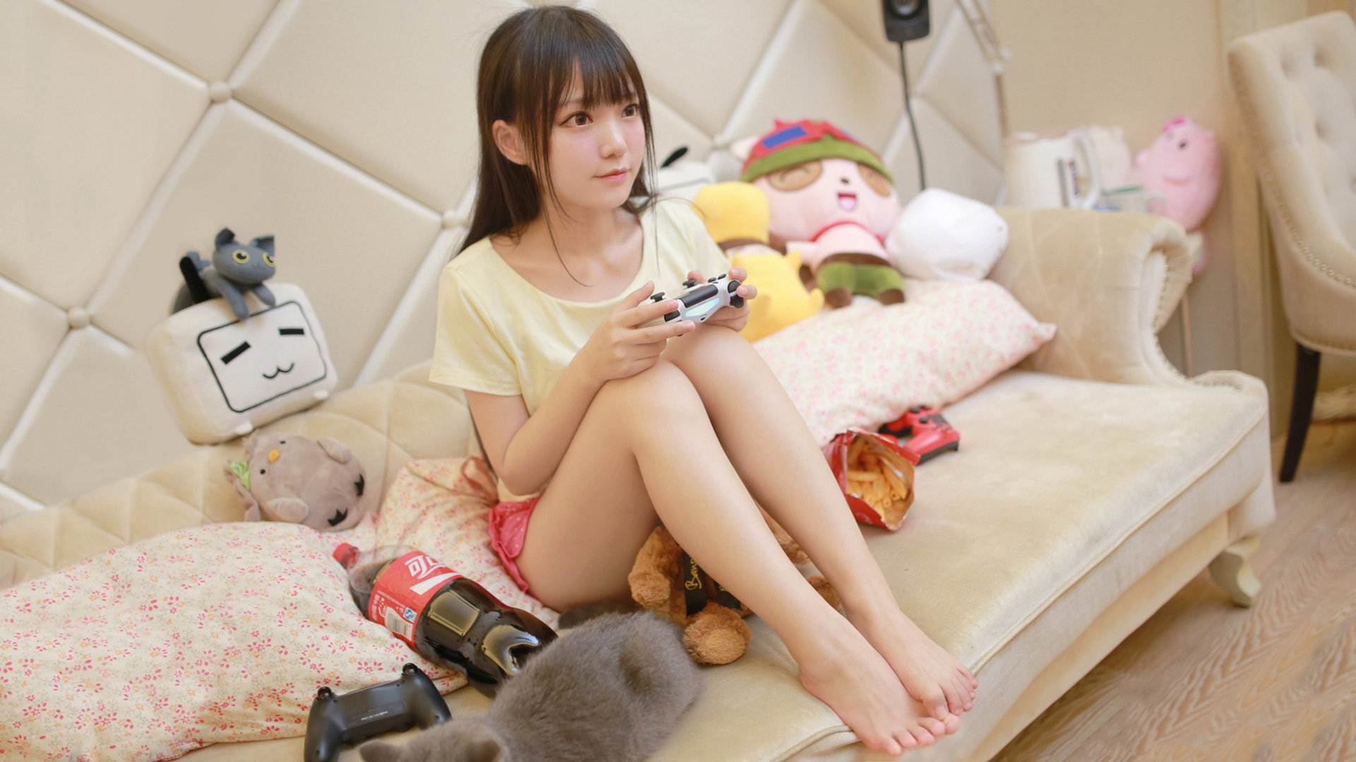 爱游戏在线-中超转会窗口开启球队布局各显神通，中超球员转会